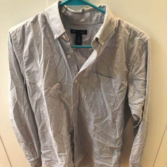 Gap Blue and white pinstripe button down - Picture 1 of 4